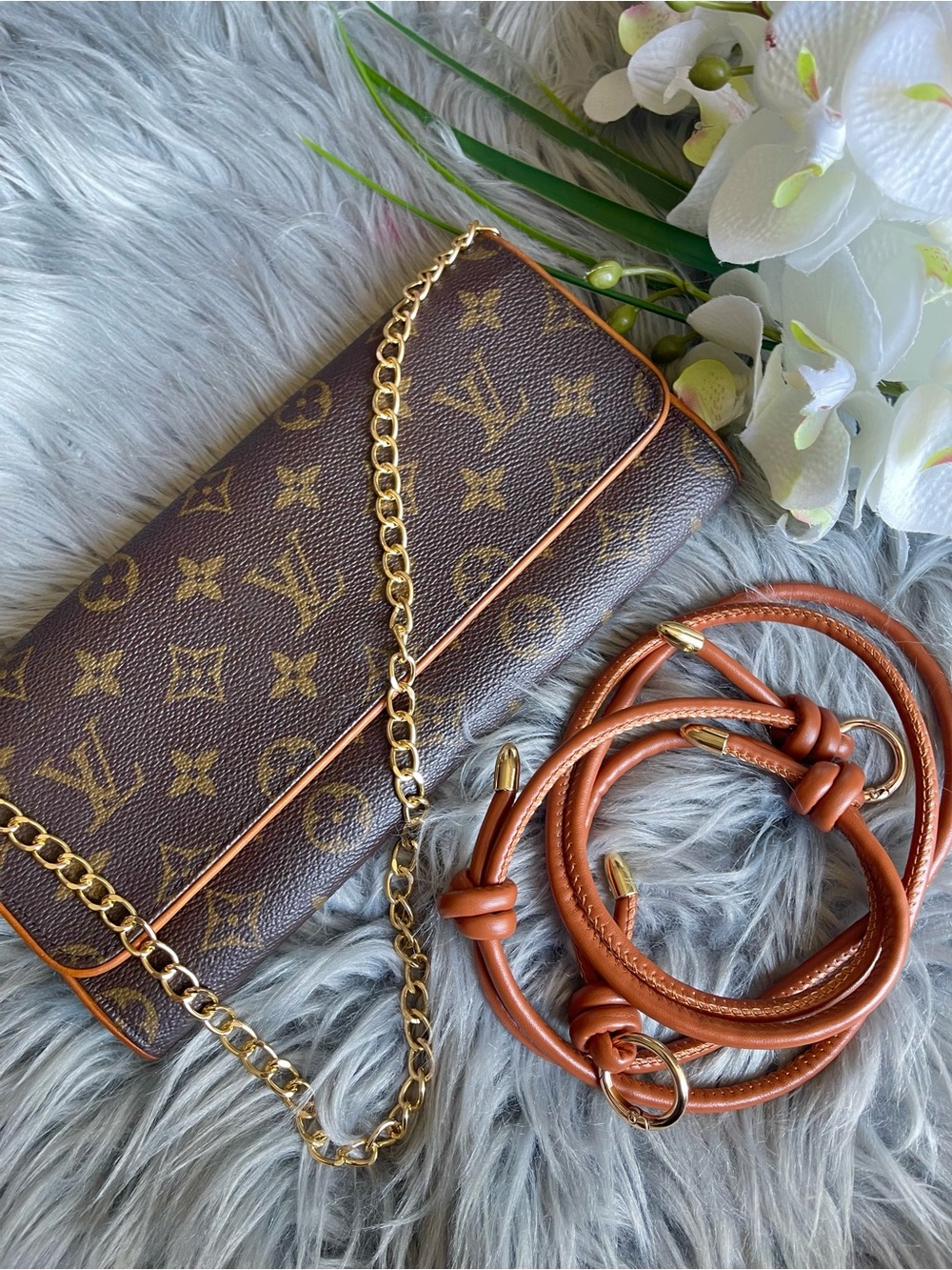 Authentic vintage Louis Vuitton monogram Pochette twin GM crossbody bag